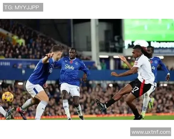 塞维利亚与赫罗纳激战正酣比分悬念引人关注